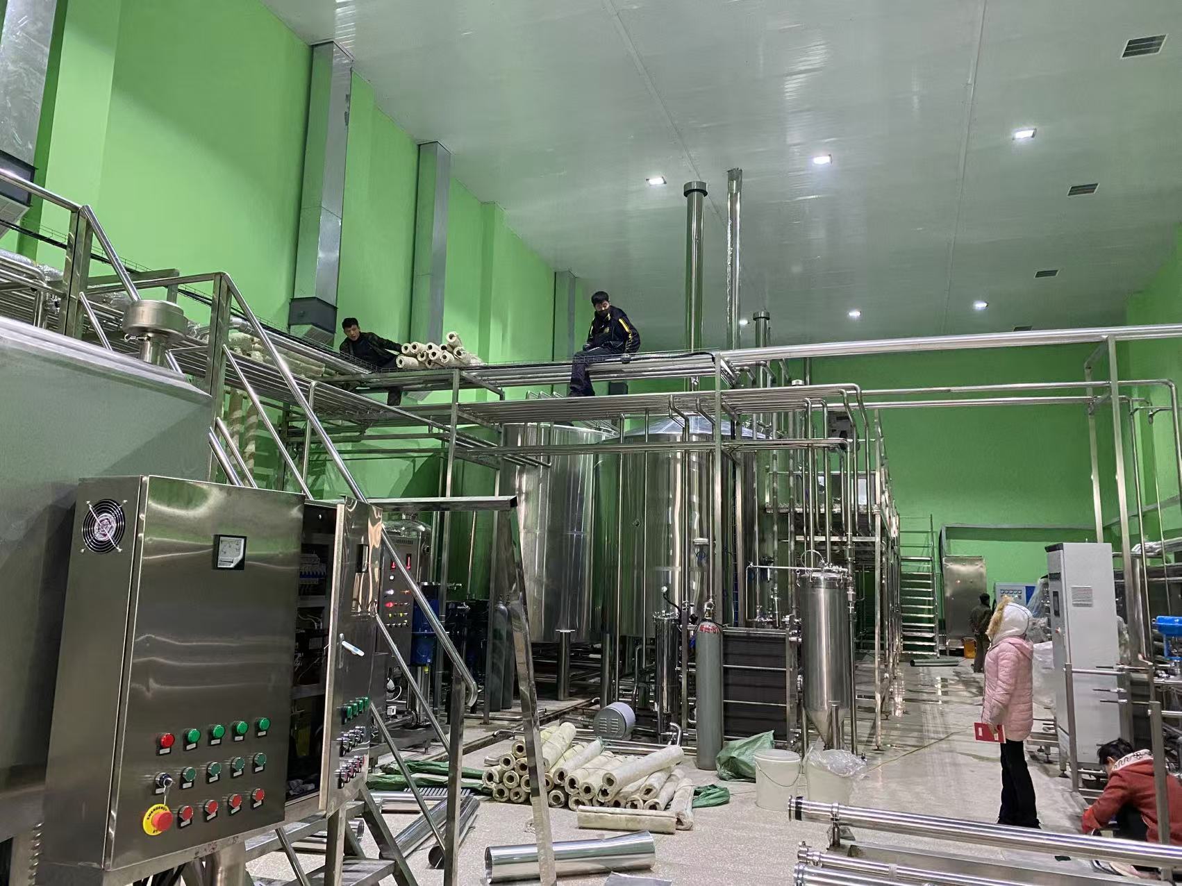 德安精酿啤酒设备厂—精酿啤酒设备制造:传承工艺与创新科技的交融